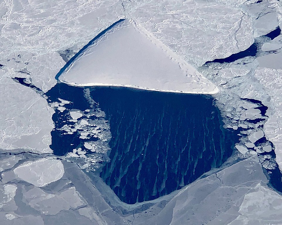 2017年7月初，南极洲拉森C冰架一条巨大的裂缝导致一块亿万吨重的冰块分解脱落，形成了有史以来十大冰山之一的冰山A-68，面积约达5800平方公里。自从冰山A-68与拉森C冰架分离以来，科学家们就一直密切注意着拉森C冰架的动态。NASA的专家表示，此次新发现的这座巨型桌状冰山锋利的尖角以及平坦的表面，都表明它可能是最近才从拉森C冰架上脱离的。